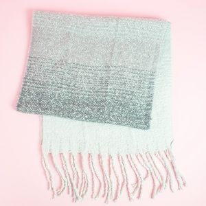 EUC fabfitfun large scarf with tassels